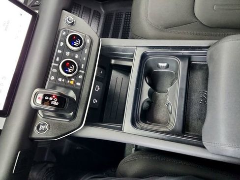 Used 2022 Land Rover Defender 110 image 21