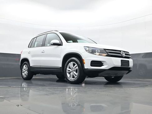 Used 2016 Volkswagen Tiguan S image 23
