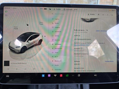 Used 2025 Tesla Model Y Long Range image 3