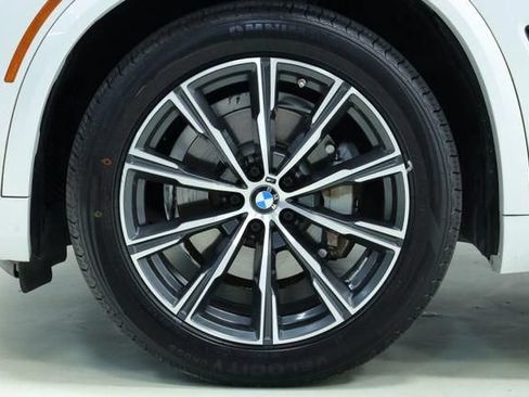 Used 2022 BMW X5 xDrive40i w/ M Sport Package AWD/4WD image 7