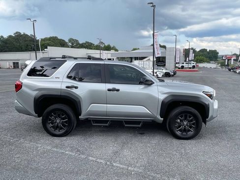 Used 2025 Toyota 4Runner SR5 AWD/4WD image 2