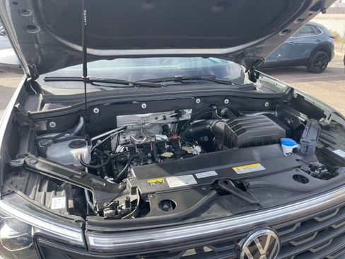 Used 2025 Volkswagen Atlas Cross Sport SE image 34