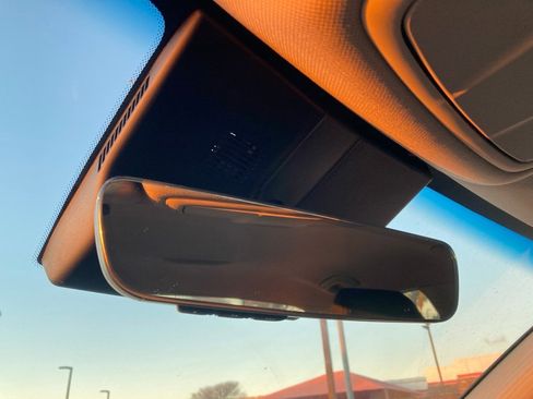 Used 2025 Genesis G70 2.5T image 25