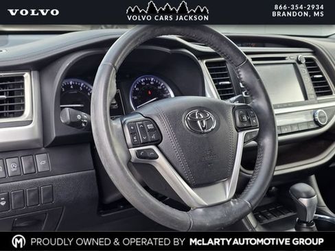 Used 2019 Toyota Highlander XLE FWD image 25