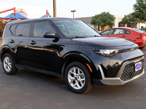 Used 2025 Kia Soul LX w/ LX Technology Package image 8