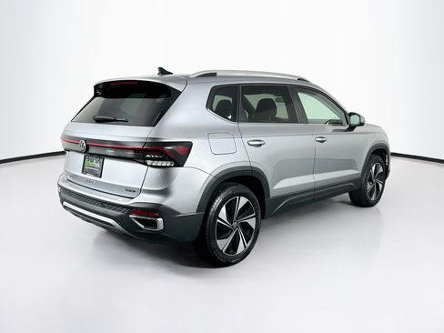 Used 2025 Volkswagen Taos SE AWD/4WD image 9
