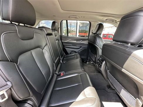 Used 2024 Jeep Grand Cherokee Limited image 38