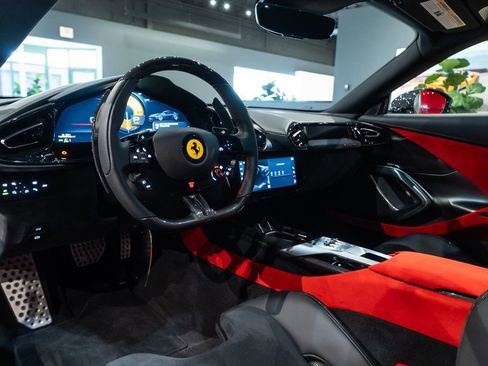 Certified 2025 Ferrari 12Cilindri RWD image 31