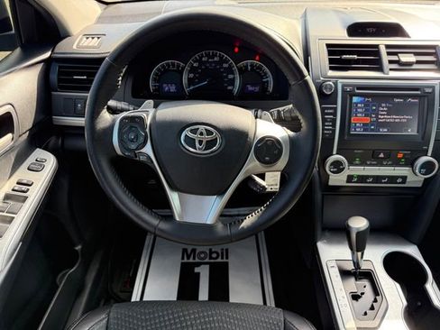 Used 2014 Toyota Camry SE image 9