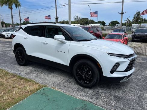 Used 2025 Chevrolet Blazer LT w/ Convenience Package FWD image 4