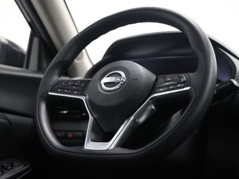 Used 2025 Nissan Sentra SV FWD image 35