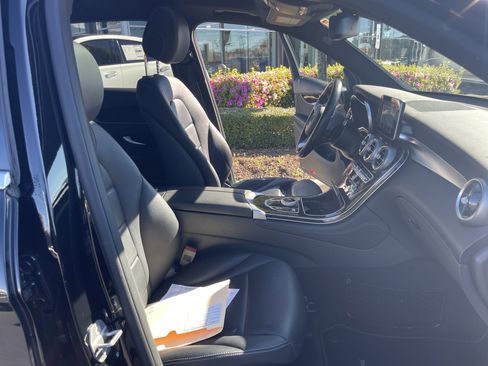 Used 2017 Mercedes-Benz GLC 300 4MATIC image 35