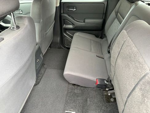 Used 2024 Nissan Frontier SV image 14