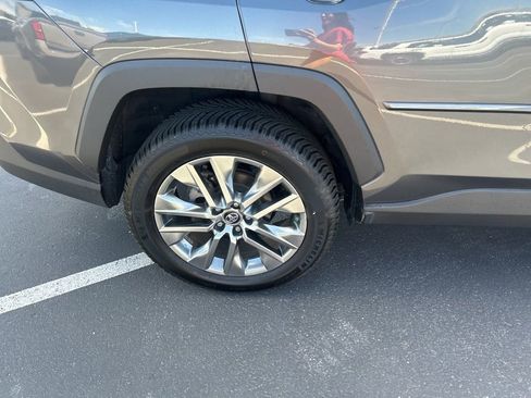 Used 2019 Toyota RAV4 XLE Premium w/ Cold Weather Package AWD/4WD image 13