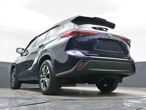 Used 2022 Toyota Highlander XLE image 47