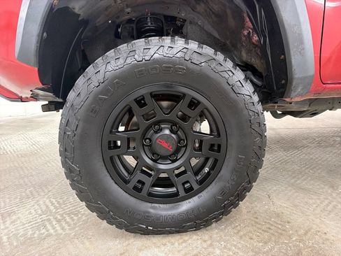 Used 2016 Toyota Tacoma TRD Off-Road w/ Towing Package AWD/4WD image 10