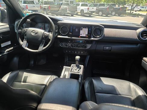 Used 2018 Toyota Tacoma TRD Off-Road AWD/4WD image 14