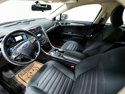 Used 2017 Ford Fusion SE FWD image 11