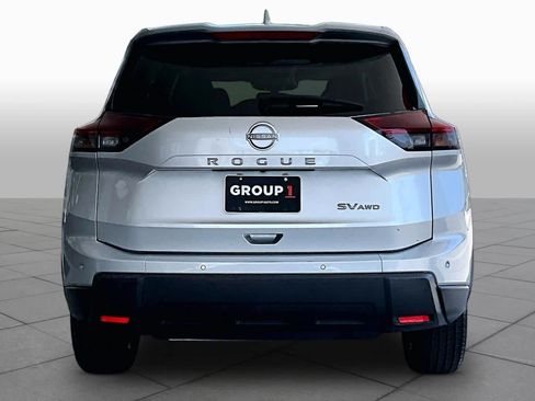 Used 2024 Nissan Rogue SV AWD/4WD image 5