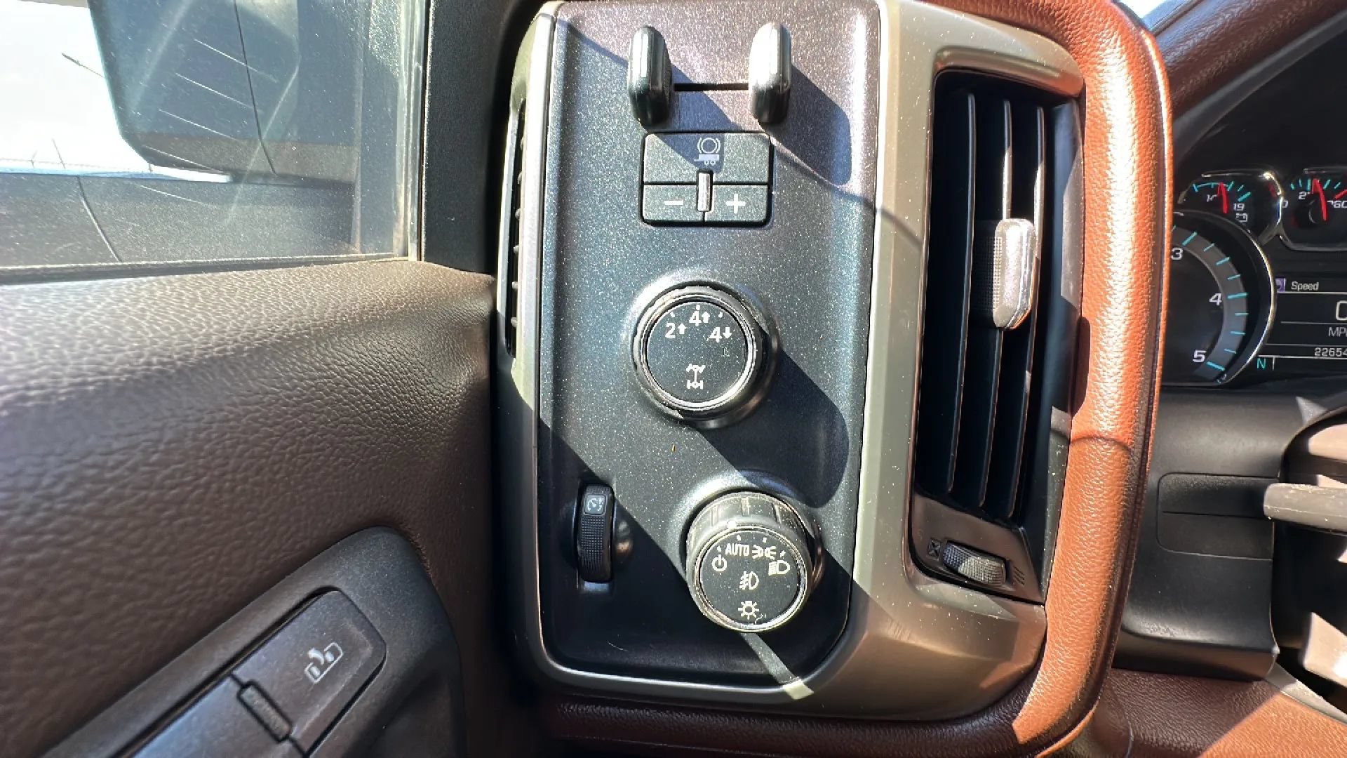 Used 2015 Chevrolet Silverado 3500 High Country w/ Duramax Plus Package AWD/4WD image 17