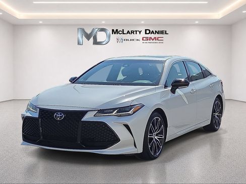 Used 2019 Toyota Avalon Touring w/ Advanced Safety Package FWD image 3