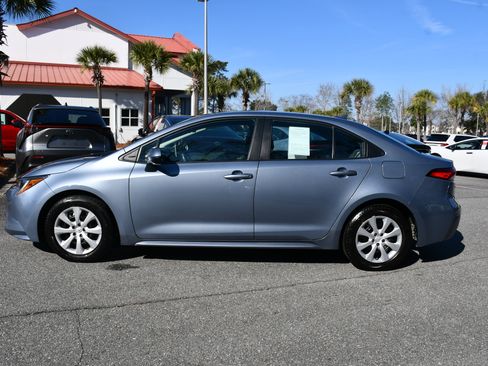 Used 2020 Toyota Corolla LE image 2