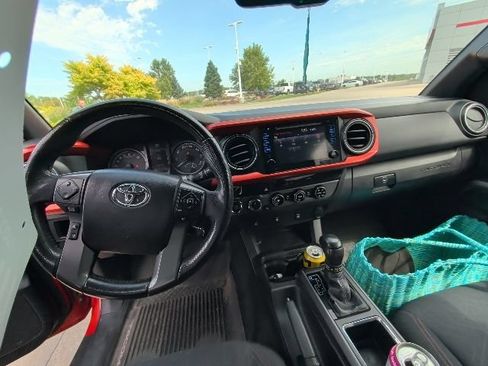 Used 2016 Toyota Tacoma TRD Off-Road w/ Towing Package AWD/4WD image 16