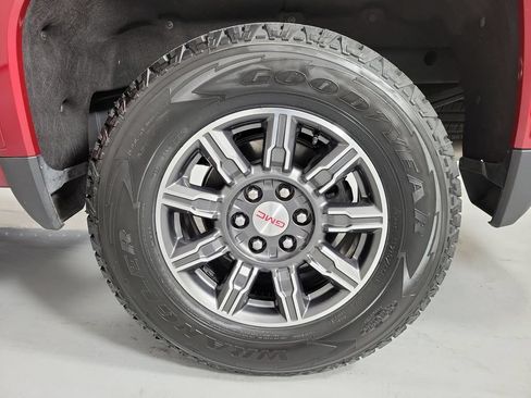 Used 2024 GMC Sierra 1500 AT4 w/ Technology Package AWD/4WD image 8