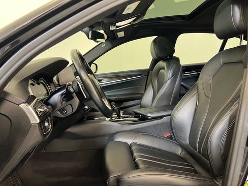 Used 2019 BMW 530e w/ Convenience Package image 4