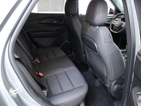 Used 2023 Chevrolet TrailBlazer RS w/ Convenience Package image 39