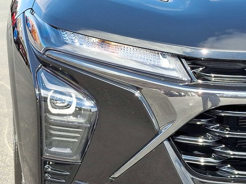 Used 2025 Chevrolet Trax RS w/ Driver Confidence Package image 9