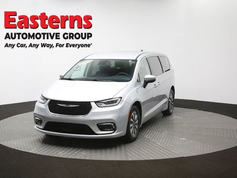 Used 2023 Chrysler Pacifica Touring-L FWD image 56
