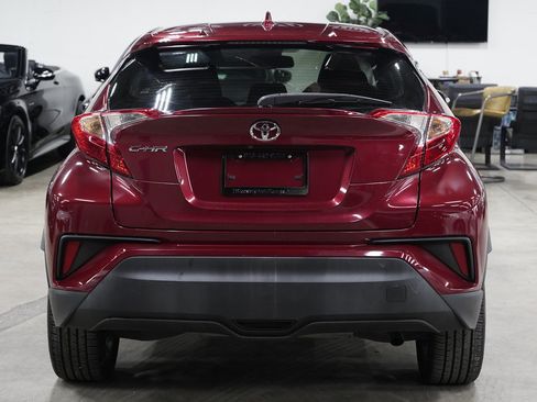 Used 2018 Toyota C-HR XLE FWD image 4