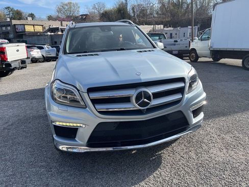 Used 2016 Mercedes-Benz GL 550 4MATIC image 3