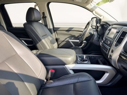 Used 2018 Nissan Titan SV w/ SV Convenience Package RWD image 30