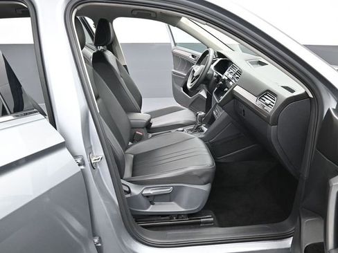 Used 2022 Volkswagen Tiguan SE image 35