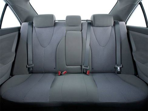 Used 2010 Toyota Camry LE image 16