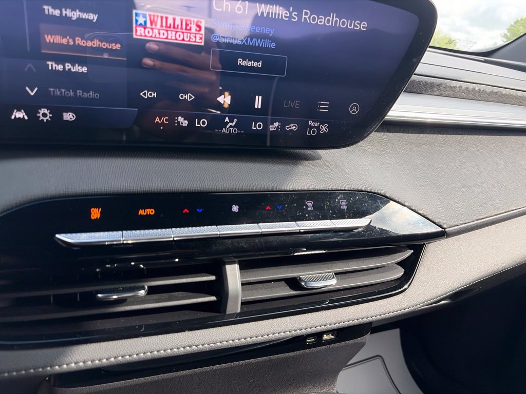 Used 2025 Buick Enclave Preferred FWD image 25