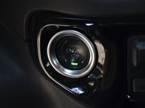 Used 2025 GMC Sierra 1500 SLT RWD image 18