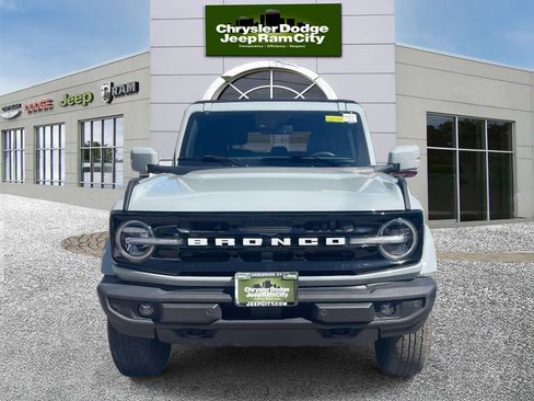 Used 2022 Ford Bronco Outer Banks image 2
