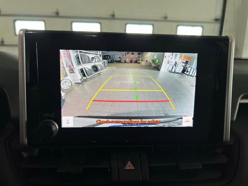 Used 2024 Toyota RAV4 XLE w/ Convenience Package image 10