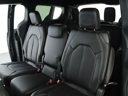 New 2026 Chrysler Pacifica Select image 5