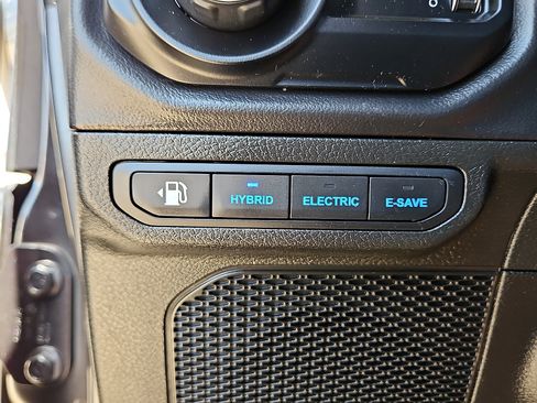 Used 2025 Jeep Wrangler Unlimited Rubicon 4xe w/ Convenience Group AWD/4WD image 13