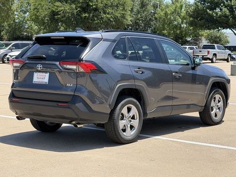 Used 2025 Toyota RAV4 XLE FWD image 4
