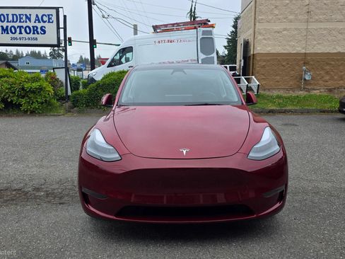 Used 2024 Tesla Model Y Long Range AWD/4WD image 2