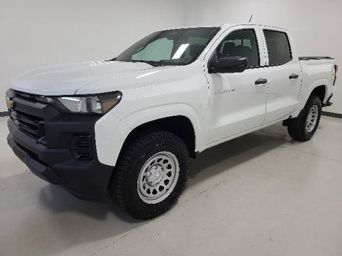 Used 2026 Chevrolet Colorado W/T w/ Advanced Trailering Package AWD/4WD image 9