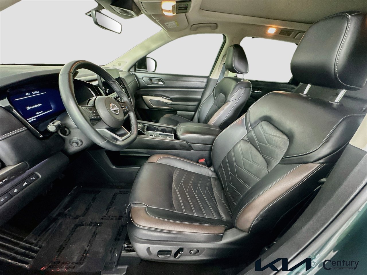 Used 2024 Nissan Pathfinder Platinum w/ Black Appearance Package FWD image 20