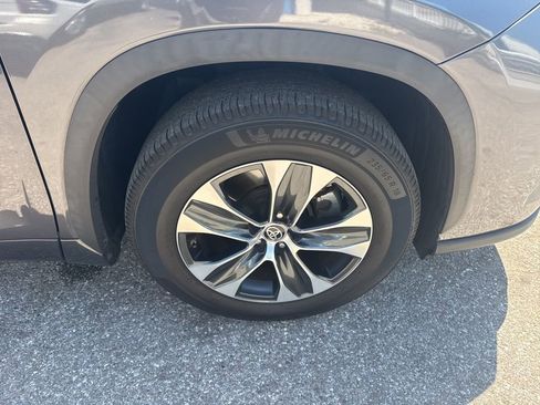 Used 2021 Toyota Highlander XLE FWD image 8