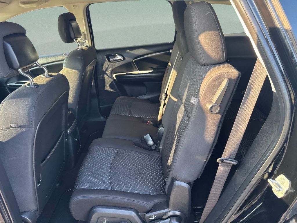 Used 2015 Dodge Journey SXT w/ Flexible Seating Group FWD image 10