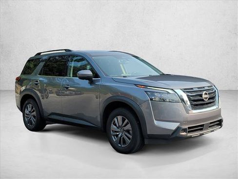 Used 2024 Nissan Pathfinder SV FWD image 3